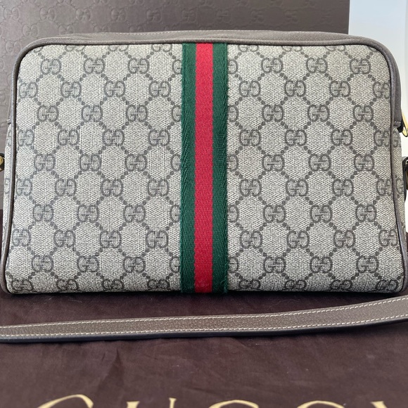 GUCCI SUPREME GG SHOULDER BAG - Picture 4 of 16